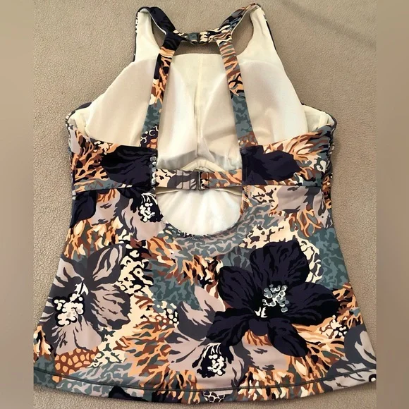 ATHLETA Maldives high neck swim top. Underwire. Excellent condition. Sz 38D/DD - Picture 2 of 12